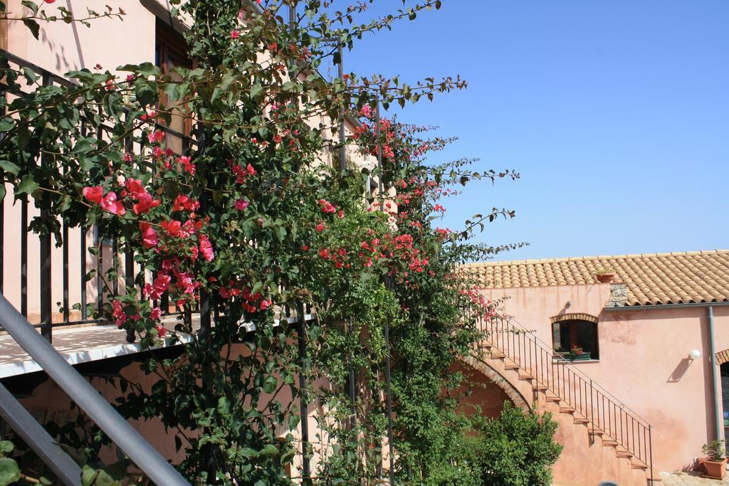Collesano Agriturismo Case Tabarani מראה חיצוני תמונה