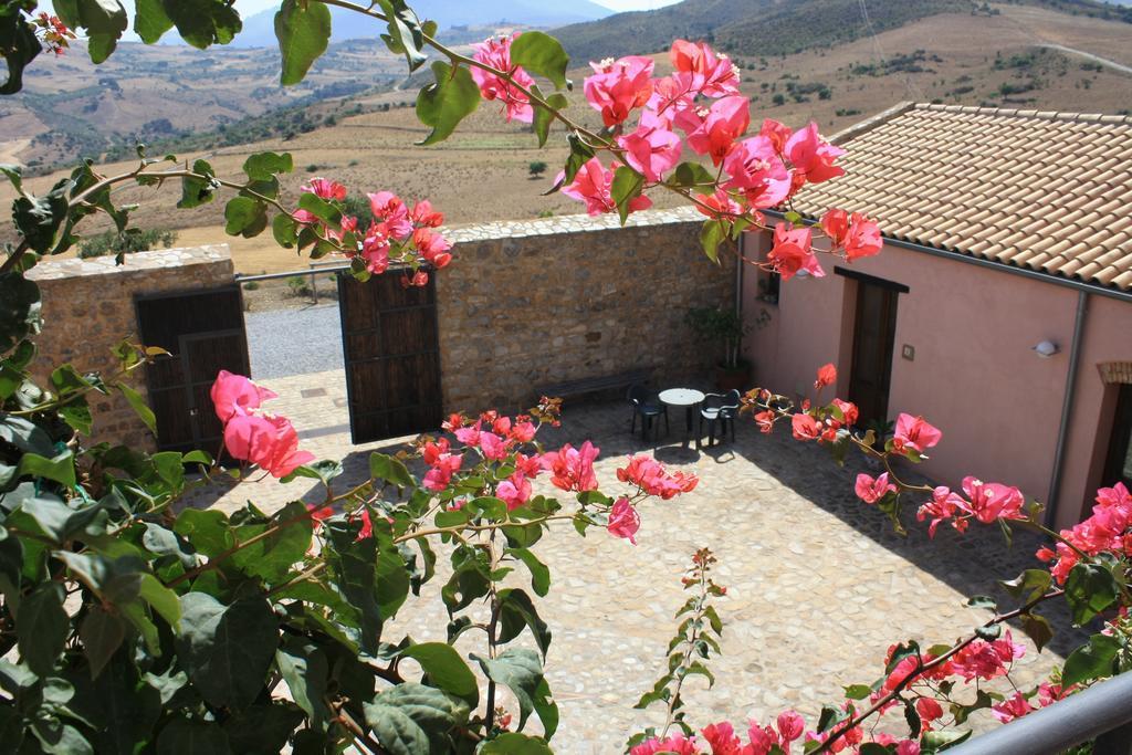 Collesano Agriturismo Case Tabarani מראה חיצוני תמונה
